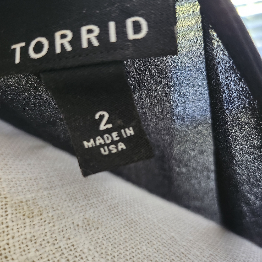 Torrid Black Hi Lo Top - Picture 4 of 4